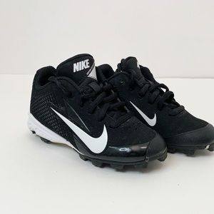 ❤️SOLD❤️NIKE Black & White Boy athletic Cleats 11C